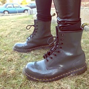 Dr. Martens 8 eye boot
